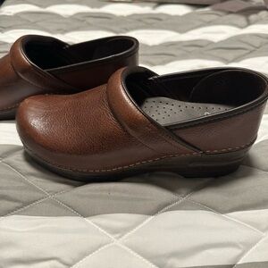 Women’s Brown Leather Clogs